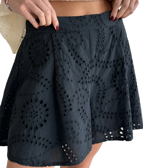 Laina Broderie Shorts - Black
