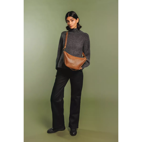 V Line Shoulder Bag M - Brown