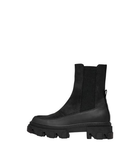 Tola Chunky Boot - Black