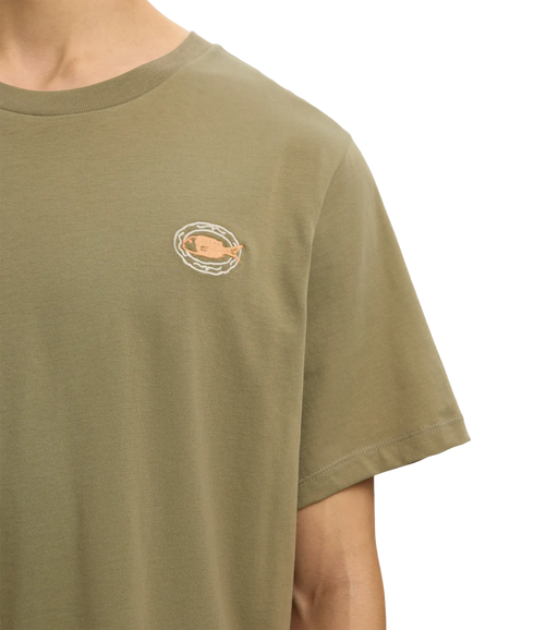 Reg-Salz Emb Ss O-Neck Tee - Vetiver Fish