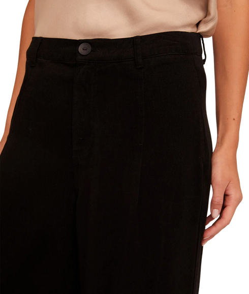 Elongated Tuck Pant - Black