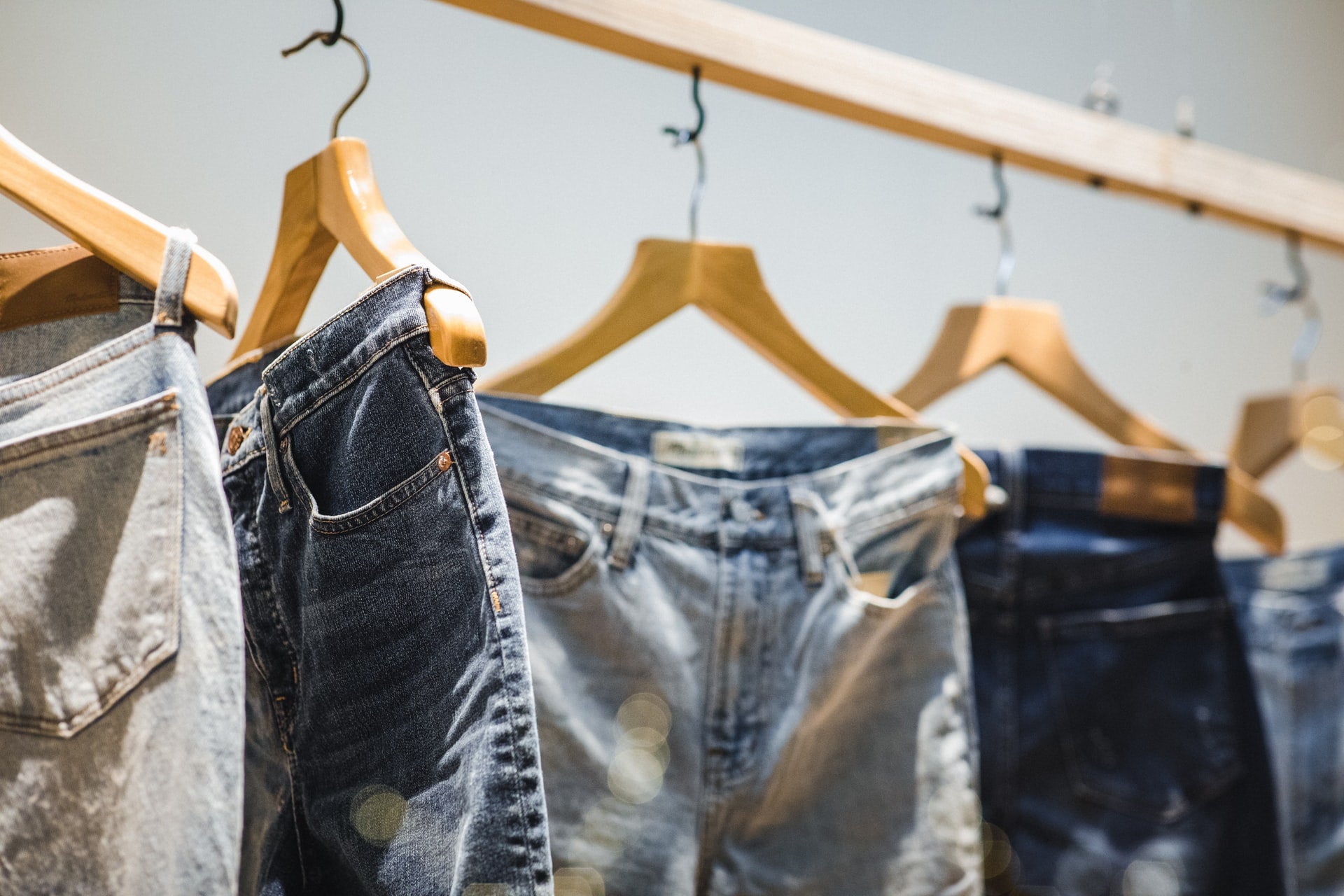 Tapered fit best sale vs straight fit